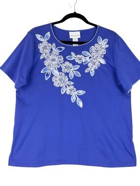 Alfred Dunner Blue Floral Embroidered Knit Top Sz M Tee T-shirt Casual Coastal